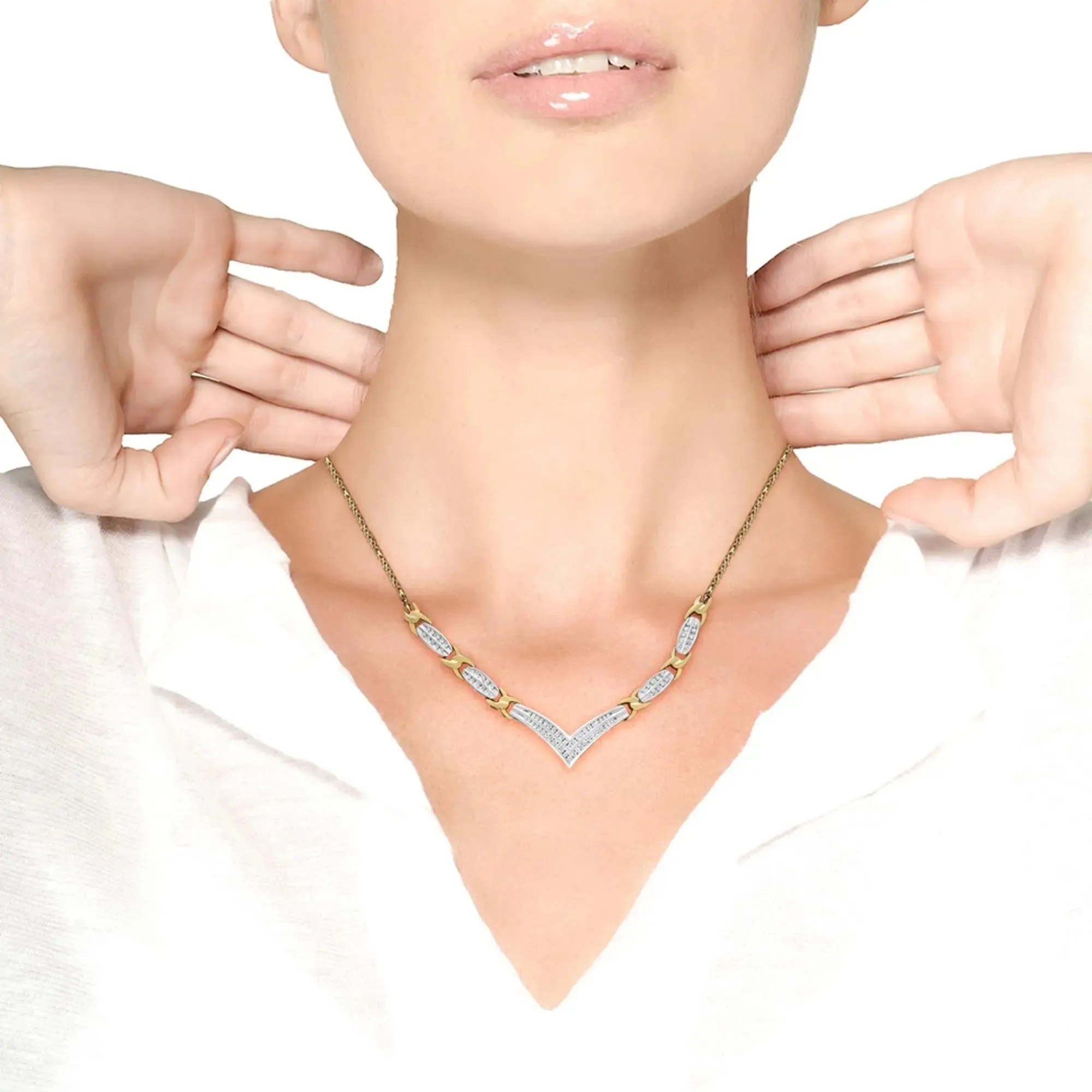 Elegant 10K Gold V-Shaped Diamond Necklace with Sparkling 1.0 Cttw Round and Princess Cuts