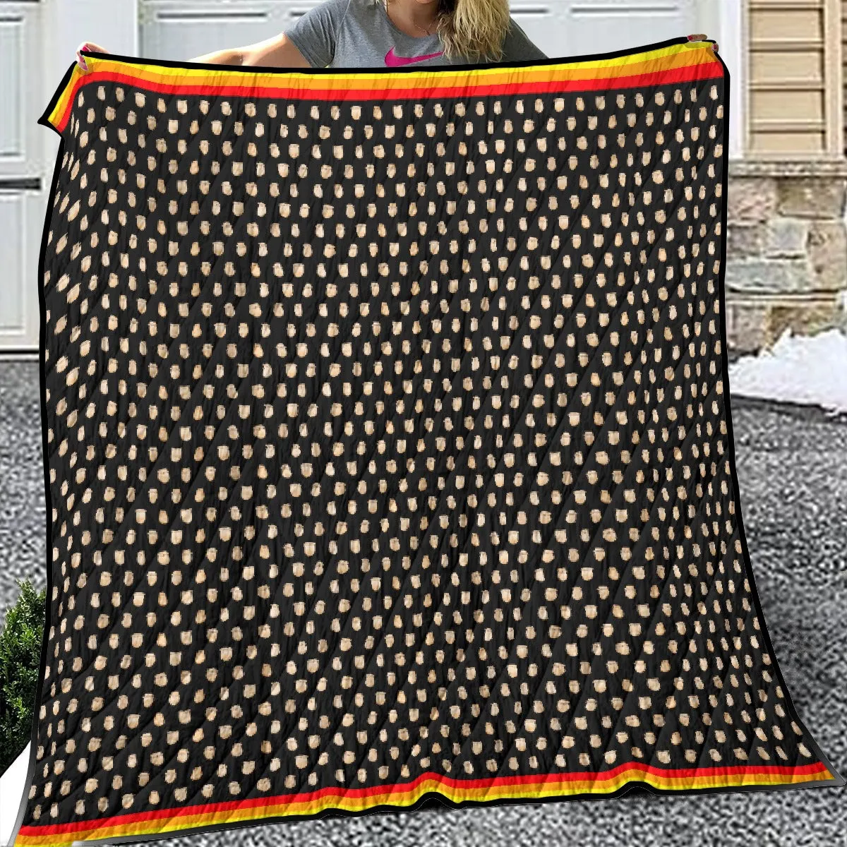 Elk Teeth on Black Lightweight & Breathable Quilt With Edge-wrapping Strips