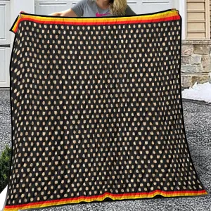 Elk Teeth on Black Lightweight & Breathable Quilt With Edge-wrapping Strips
