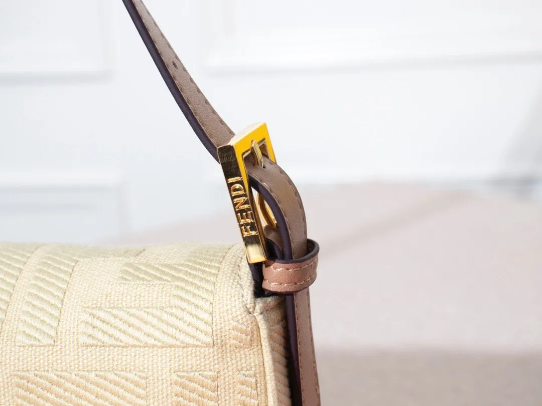 EN   Designer bags by Fendi 080