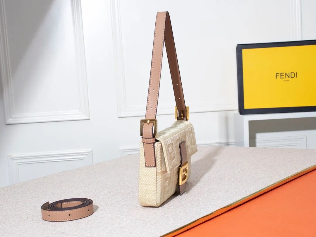 EN   Designer bags by Fendi 080