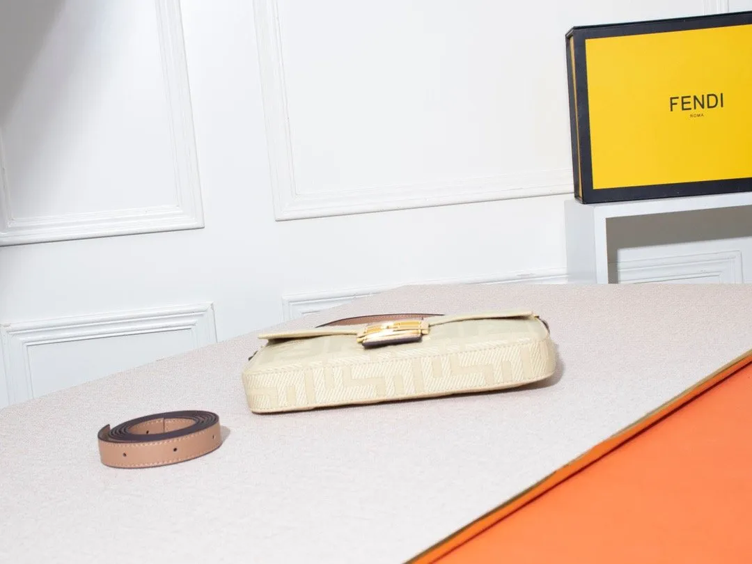 EN   Designer bags by Fendi 080