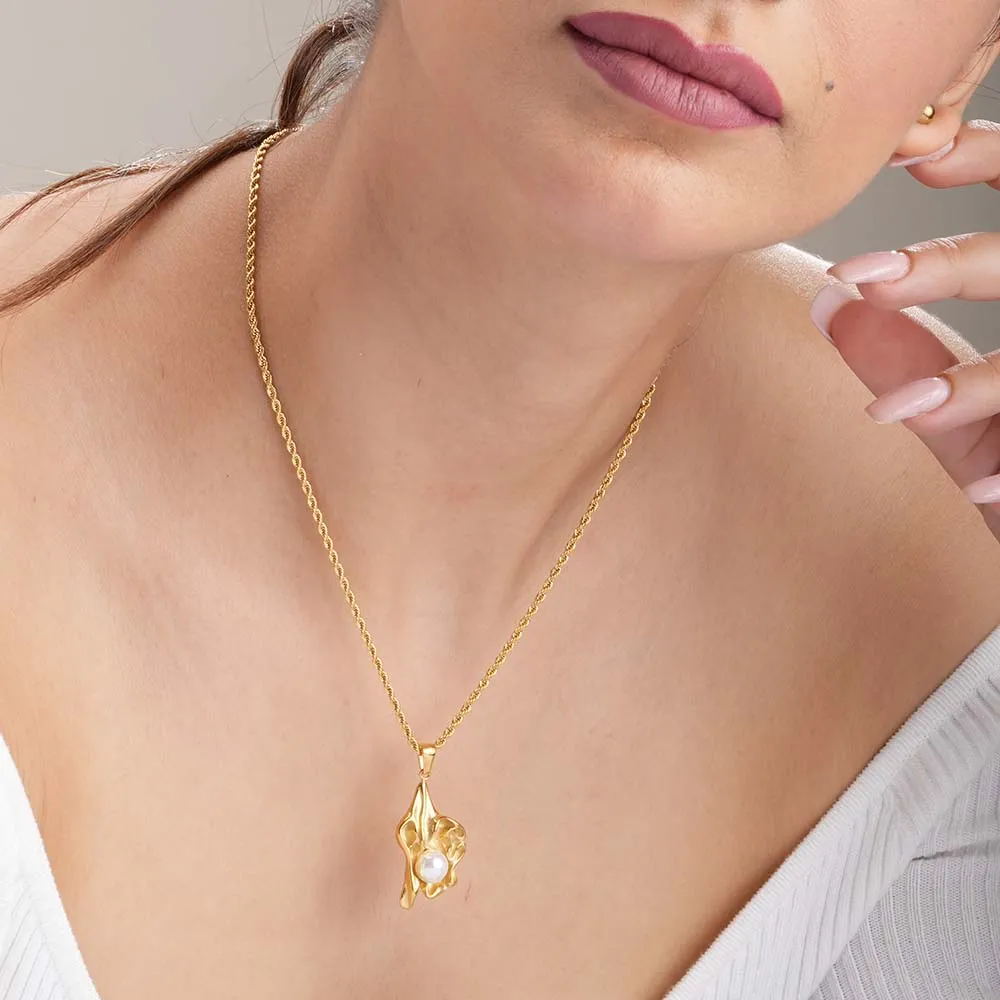 Organic Pearl Elegance Necklace