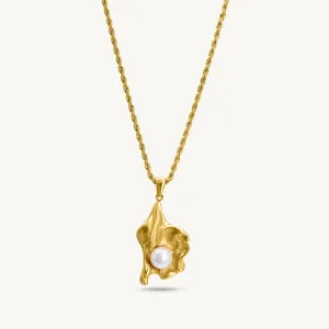 Organic Pearl Elegance Necklace