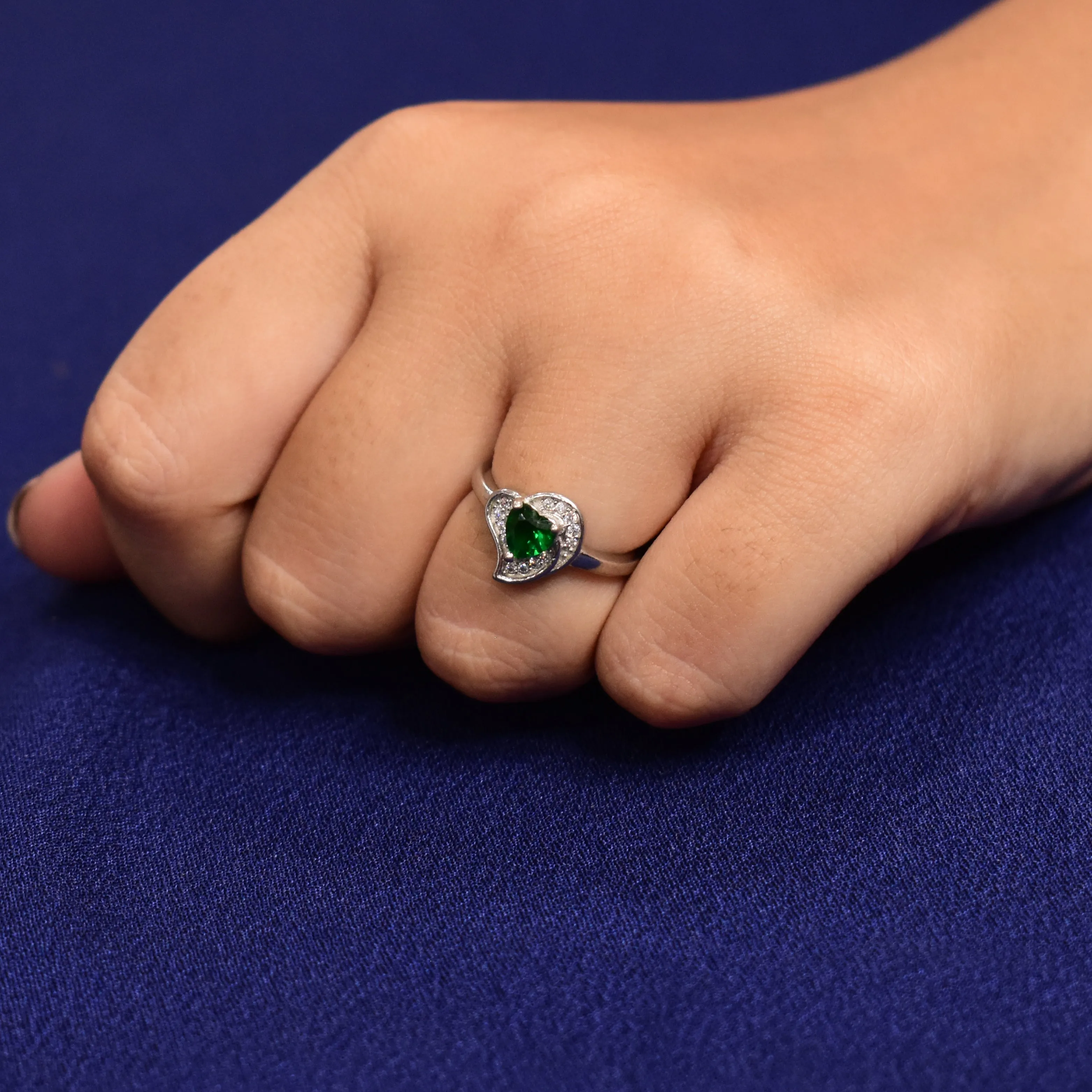 Silver Center Green Heart Shape Gem Stone with Leaf Design Ring for Girls