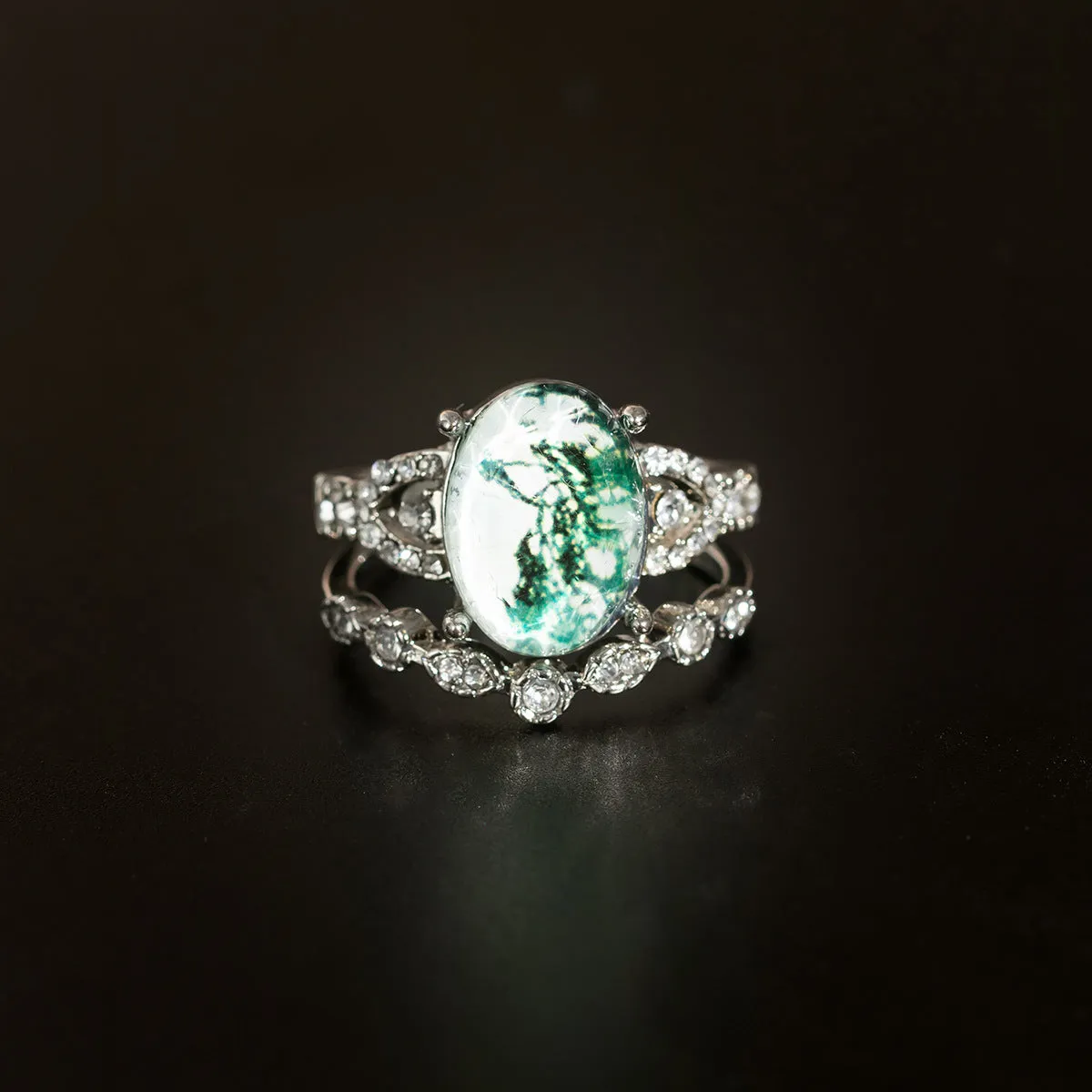 V-Shaped Glass Landscape Ring Set with Full Rhinestones in Vienna Verve Collection - Women's Jewelry